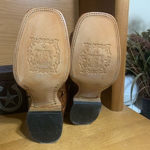 New Tanner Mark Boots Square toe size 9 1/2 in mens .